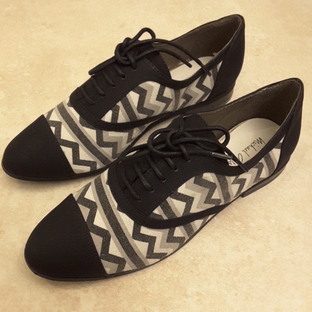 Size 7 Michael Antonio Flats NEVER WORN